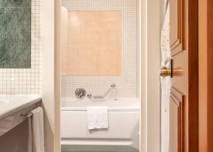 Sanpi Hotel 4*